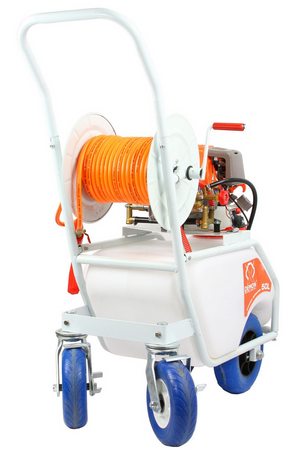 Spalinowy opryskiwacz wózkowy ze zwijaczem węża 50L DEMON