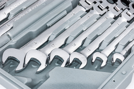 Klucze płasko oczkowe z grzechotką łamane 8-19 12el GEKO