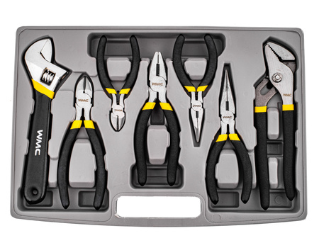 Zestaw narzędziowy klucze nasadowe wkrętaki bity szczypce 135 el. WMC