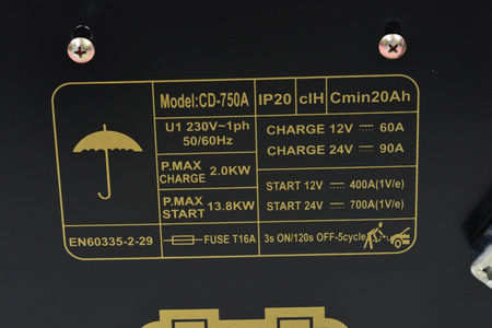 Prostownik z rozruchem CLASS 750 12/24V 700A LCD GEKO