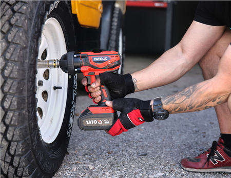 Klucz udarowy akumulatorowy 18v 1/2 2,0Ah nasadki 18V YT-82804 YATO