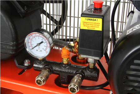 Kompresor olejowy 2-tłokowy ze zbiornikiem o pojemności 115l i mocy silnika 2,2Kw BJC