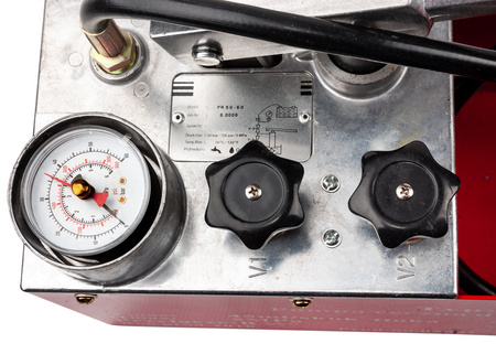 Pompa ręczna do prób ciśnień instalacji YATO