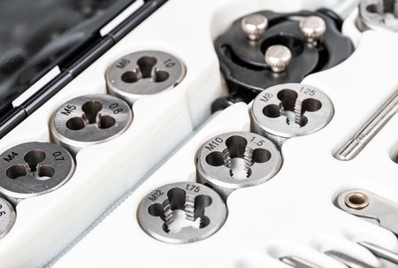 Zestaw narzynki gwintowniki kalibrowniki 33 szt M3-M12 walizka SCHEPPACH