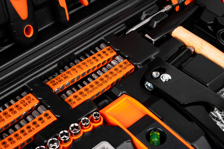 Zestaw narzędziowy warsztatowy młotek wkrętaki bity akcesoria xxl 1372el ISMA