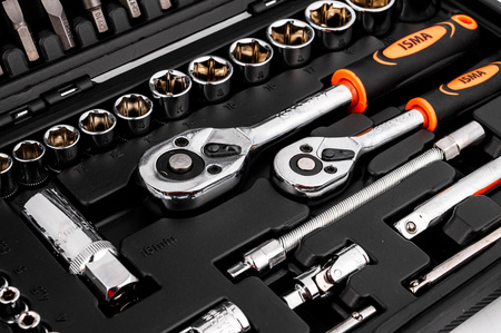 Zestaw narzędziowy klucze płaskooczkowe nasadowe wkrętaki bity 1/4" 3/8" 82el ISMA