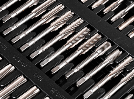 Zestaw narzynki gwintowniki kalibrowniki metryczne 110 szt M2-M18 walizka SCHEPPACH