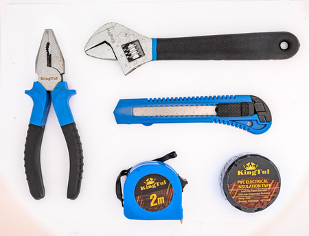 Zestaw narzędziowy 12 el w praktycznej walizce KINGTUL