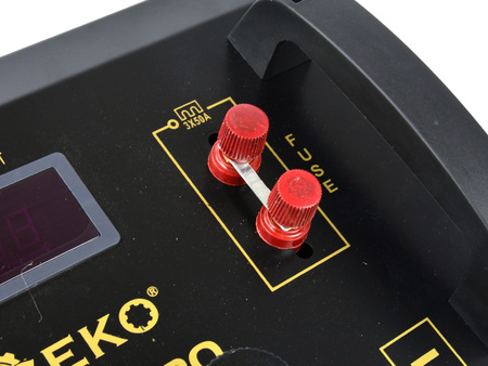 Prostownik z rozruchem CLASS 630 12/24V 550A LCD GEKO