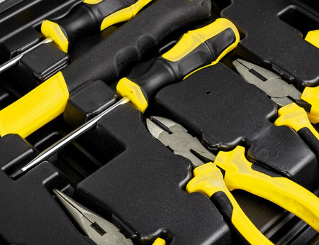 Zestaw narzędziowy warsztatowy wiertarka młotek wkrętaki bity szczypce 59el WMC