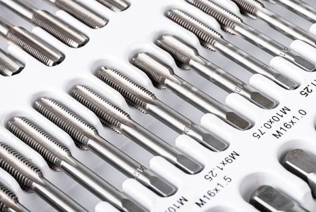 Zestaw narzynki gwintowniki kalibrowniki 110 szt M2-M18 walizka SCHEPPACH