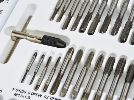 Zestaw narzynki gwintowniki kalibrowniki 110 sztuk SILVER