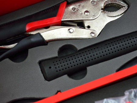 Skrzynka Narzędziowa Metalowa z Wyposażeniem 64 elementy GEKO