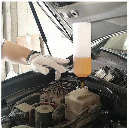 Zestaw do odpowietrzania hamulców 6-8 Bar + 4 adaptery GEKO