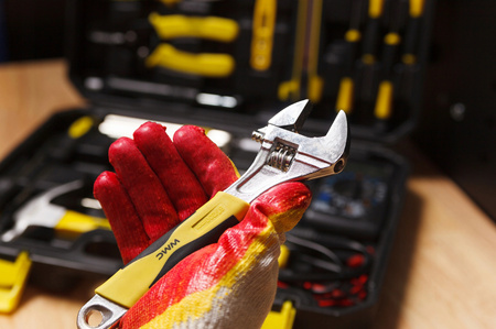 Zestaw narzędziowy klucze nasadowe wkrętaki bity 100 el. WMC