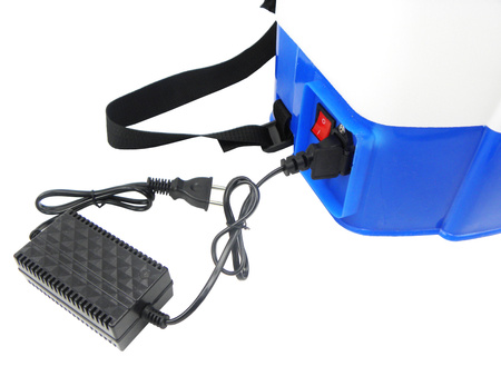 Opryskiwacz akumulatorowy ciśnieniowy plecakowy elektryczny 4 dysze 20l GEKO