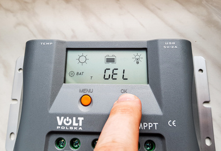 Regulator napięcia paneli ładowania solarnych MPPT 12V 10A VOLT POLSKA