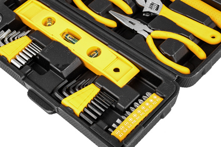 Zestaw narzędziowy klucze nasadowe imbudowe wkrętaki młotek bity 3/8" 130el WMC