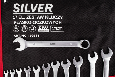 Zestaw kluczy płasko-oczkowych 6-32mm klucze 17 elem. + płachta SILVER