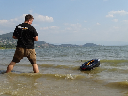 Łódka łódź zanętowa wędkarska XBOAT 730 TOSLON Autopilot XR310