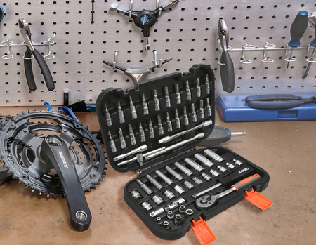 Zestaw narzędziowy kluczy klucze nasadowe grzechotka bity szczypce 1/4 56el STOHR 58643 YATO